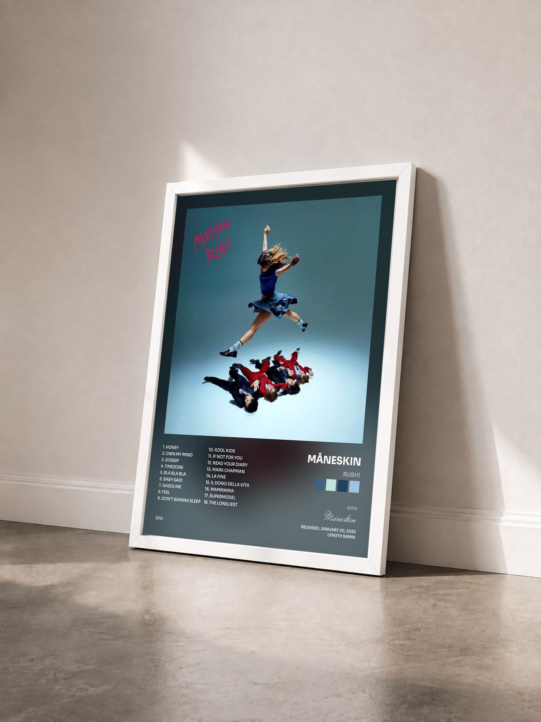 #blanc Tableau de l'album RUSH! de Måneskin vu de trois quarts, cadre blanc