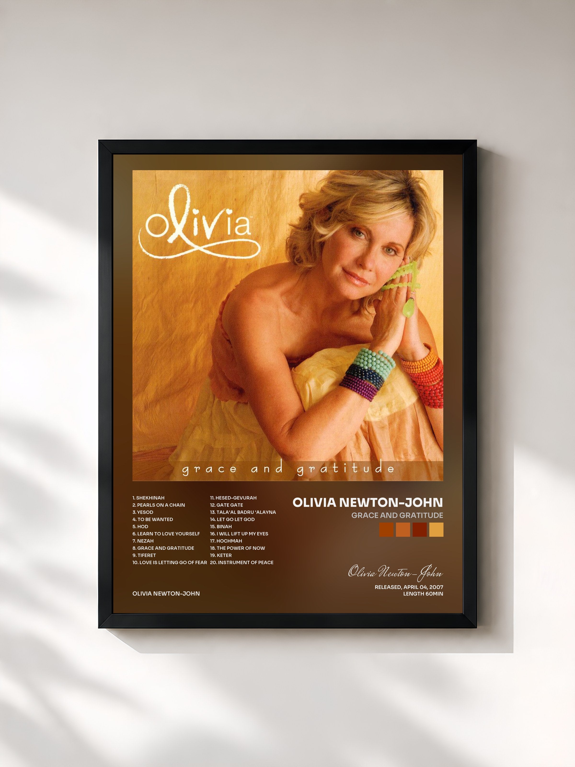 #noir Tableau de l'album Grace And Gratitude de Olivia Newton-John, cadre noir, imprimé et encadré en France