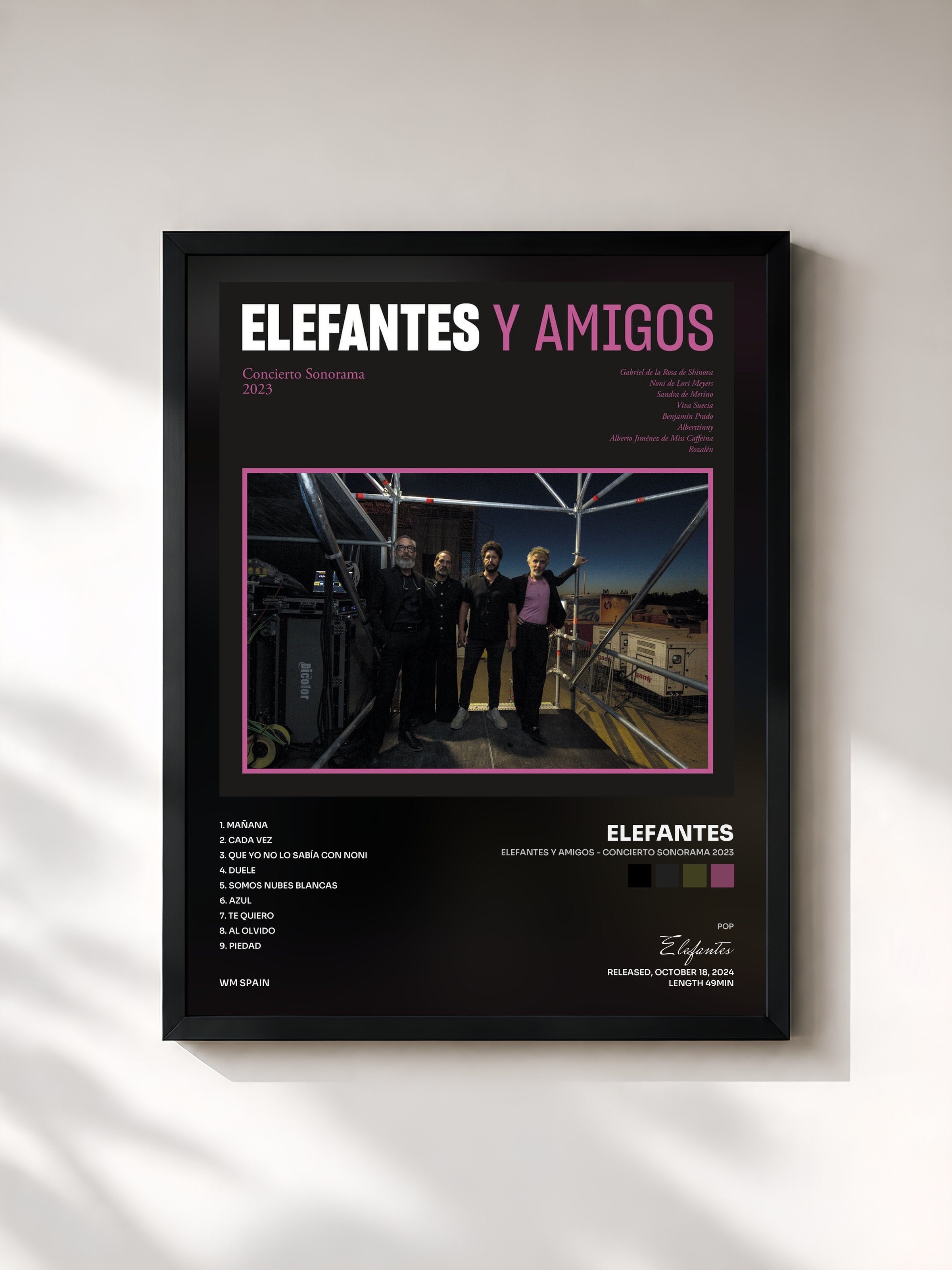 #noir Tableau de l'album Elefantes y Amigos - Concierto Sonorama 2023 de Elefantes, cadre noir, imprimé et encadré en France