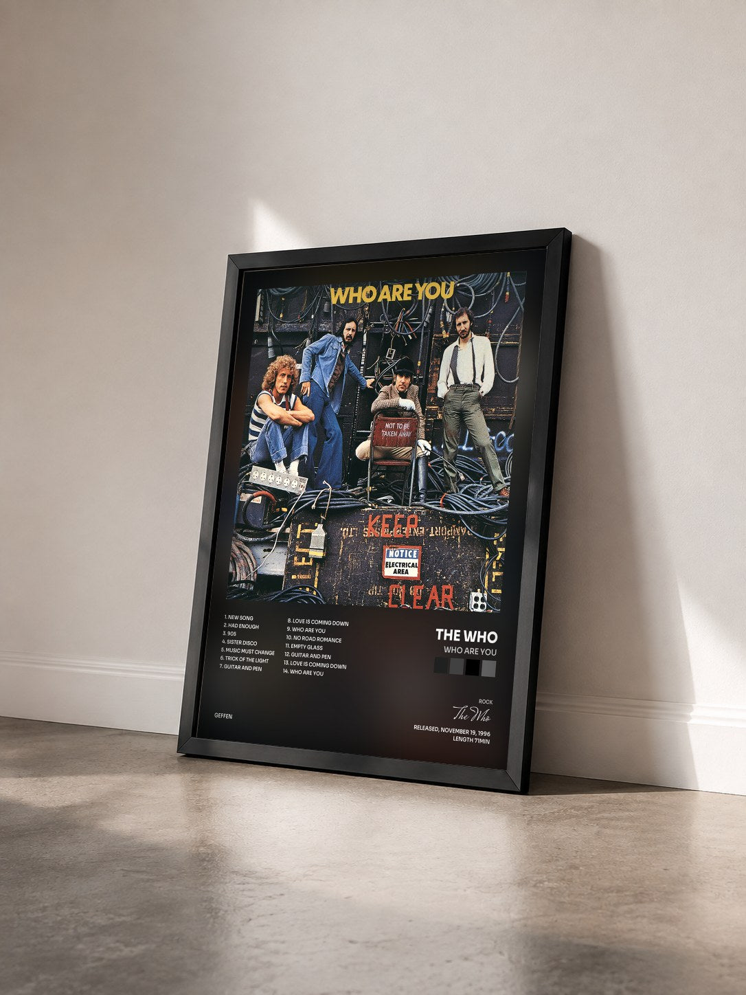 #noir Tableau de l'album Who Are You de The Who vu de trois quarts, cadre noir