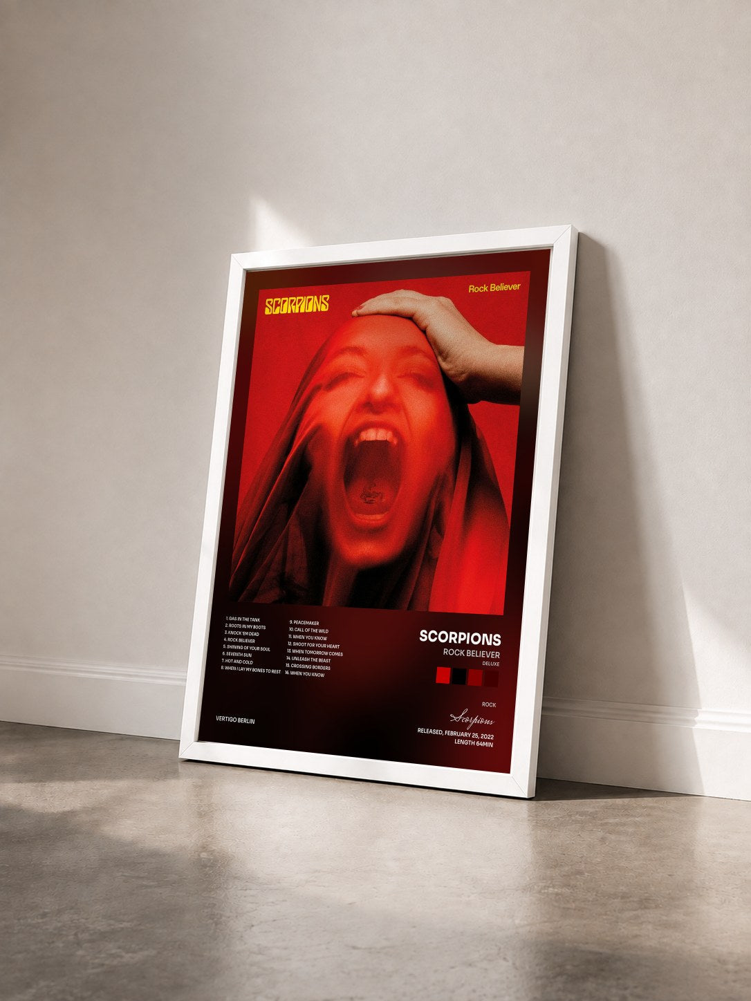 #blanc Tableau de l'album Rock Believer (Deluxe) de Scorpions vu de trois quarts, cadre blanc