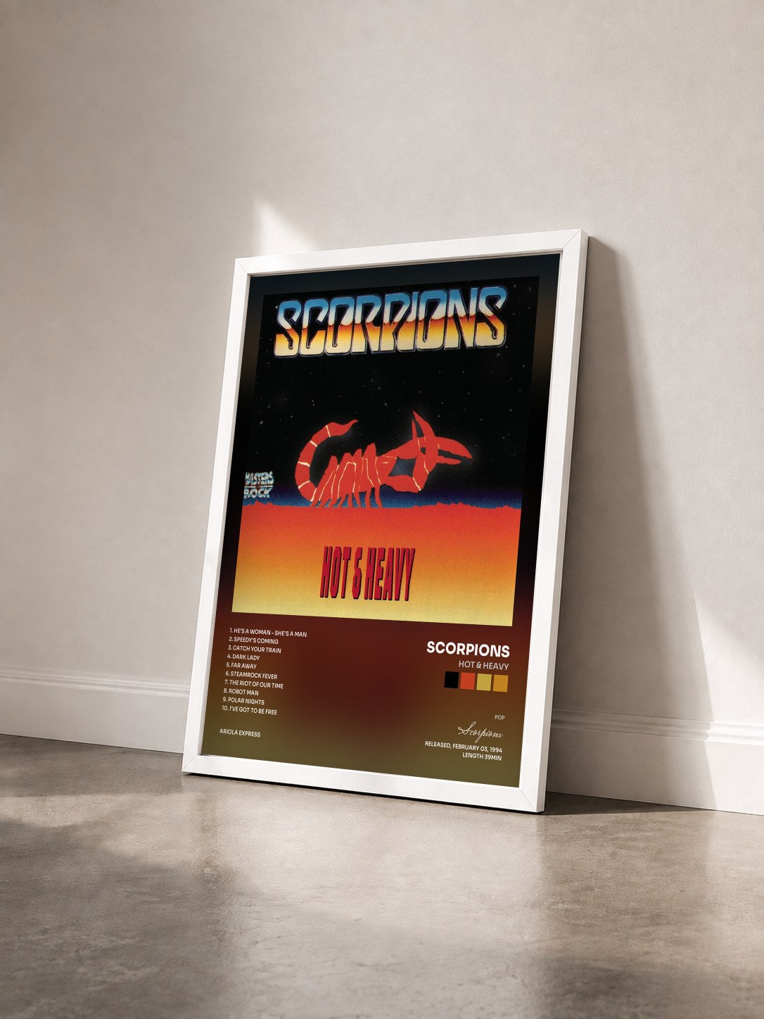 #blanc Tableau de l'album Hot & Heavy de Scorpions vu de trois quarts, cadre blanc
