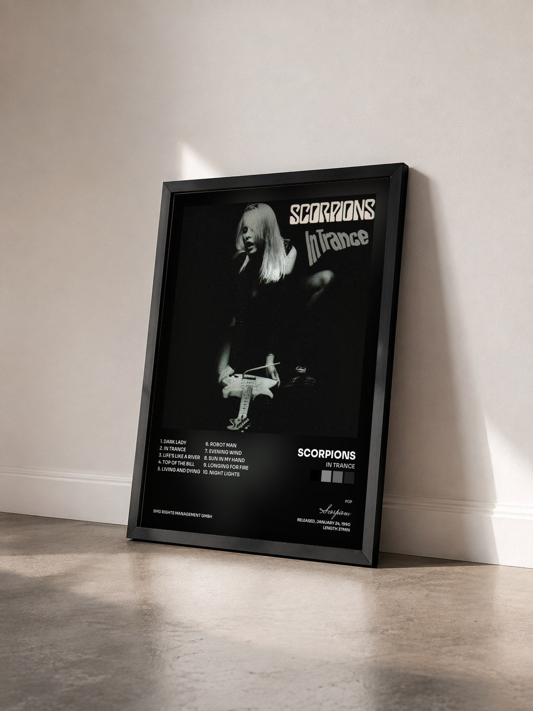 #noir Tableau de l'album In Trance de Scorpions vu de trois quarts, cadre noir