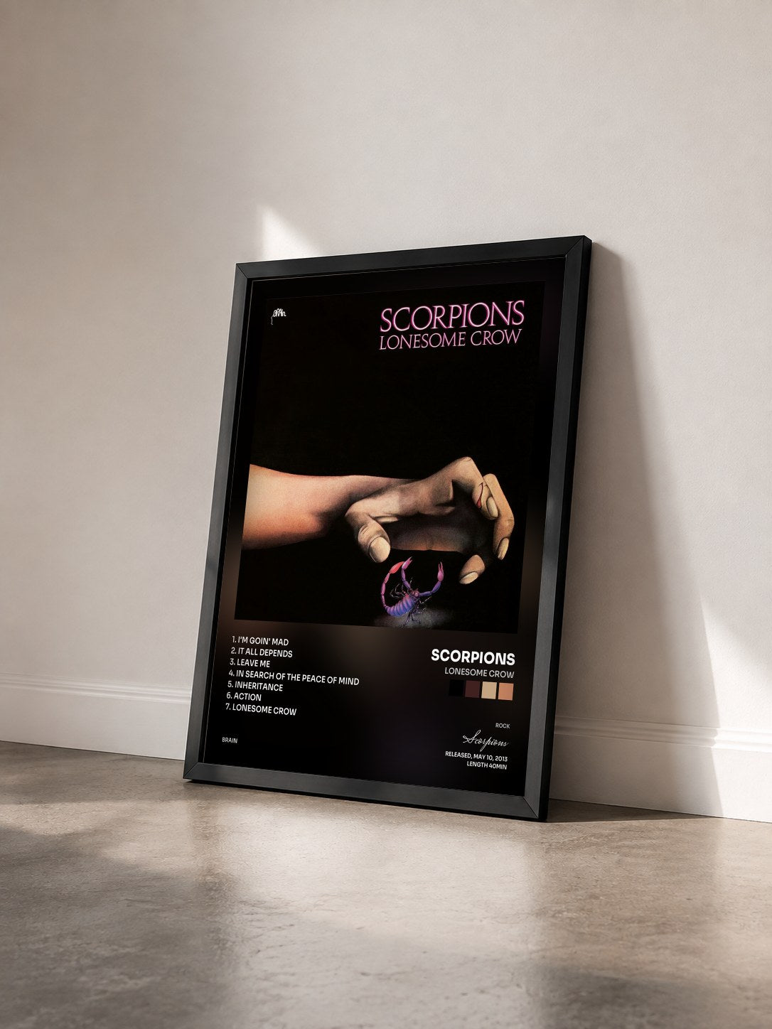 #noir Tableau de l'album Lonesome Crow de Scorpions vu de trois quarts, cadre noir