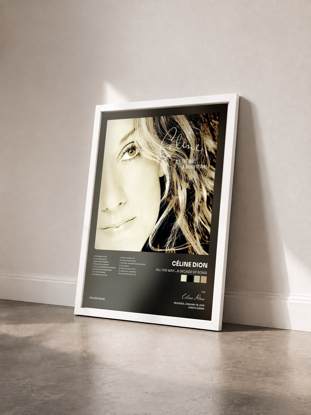 #blanc Tableau de l'album All the Way...A Decade of Song de Céline Dion vu de trois quarts, cadre blanc