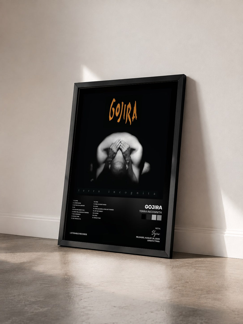 #noir Terra Incognita de Gojira en lámina enmarcada vista de tres cuartos, marco negro