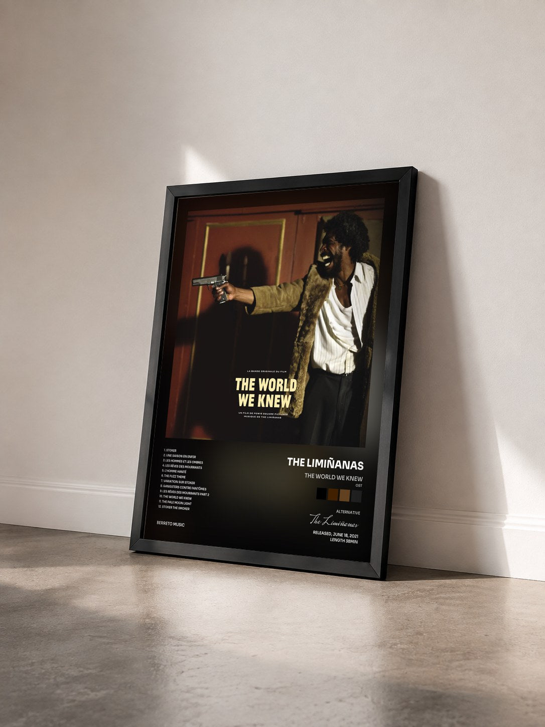 #noir The World We Knew (OST) von The Limiñanas als gerahmter Kunstdruck von schräg gesehen, schwarzer Rahmen