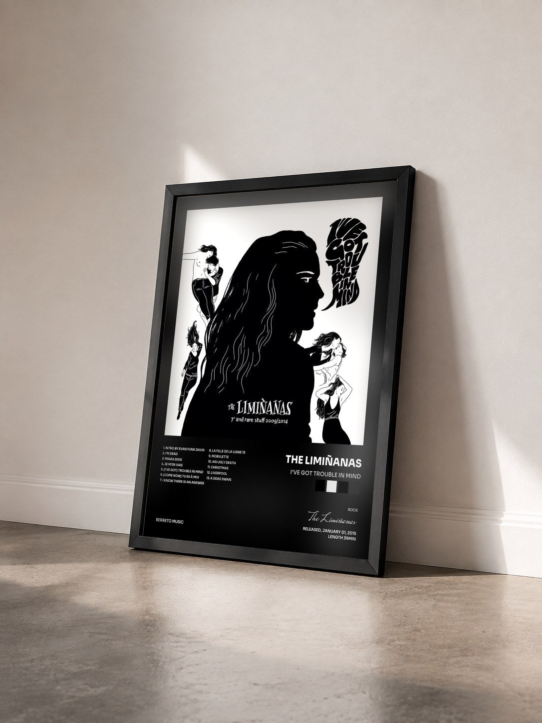 #noir I've Got Trouble In Mind von The Limiñanas als gerahmter Kunstdruck von schräg gesehen, schwarzer Rahmen
