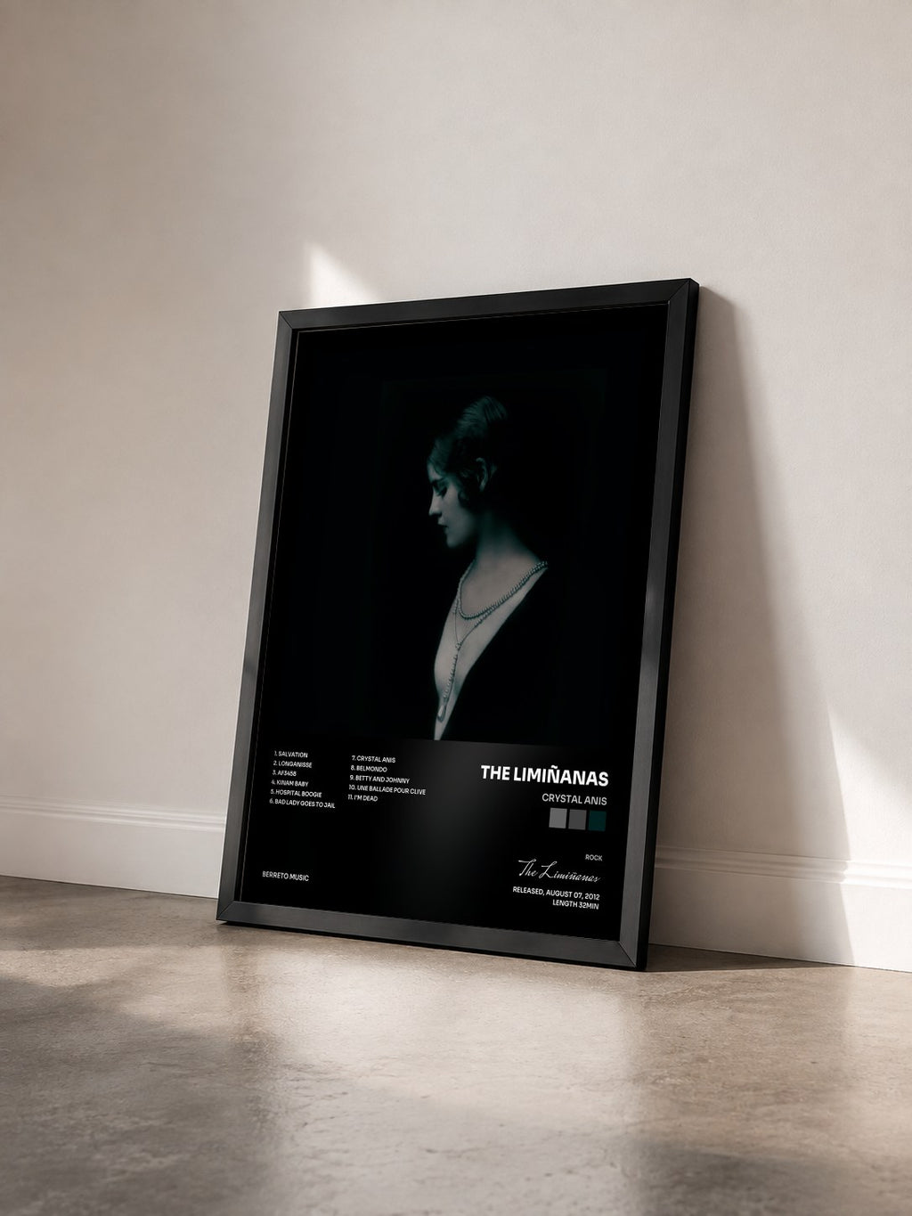 #noir Crystal Anis von The Limiñanas als gerahmter Kunstdruck von schräg gesehen, schwarzer Rahmen