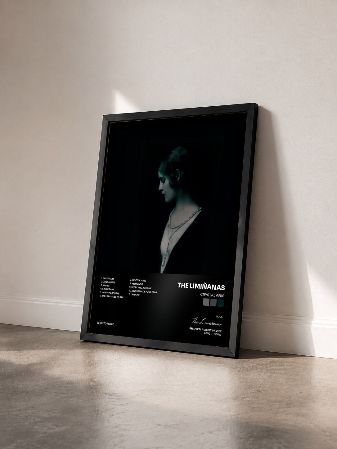 #noir Crystal Anis von The Limiñanas als gerahmter Kunstdruck von schräg gesehen, schwarzer Rahmen