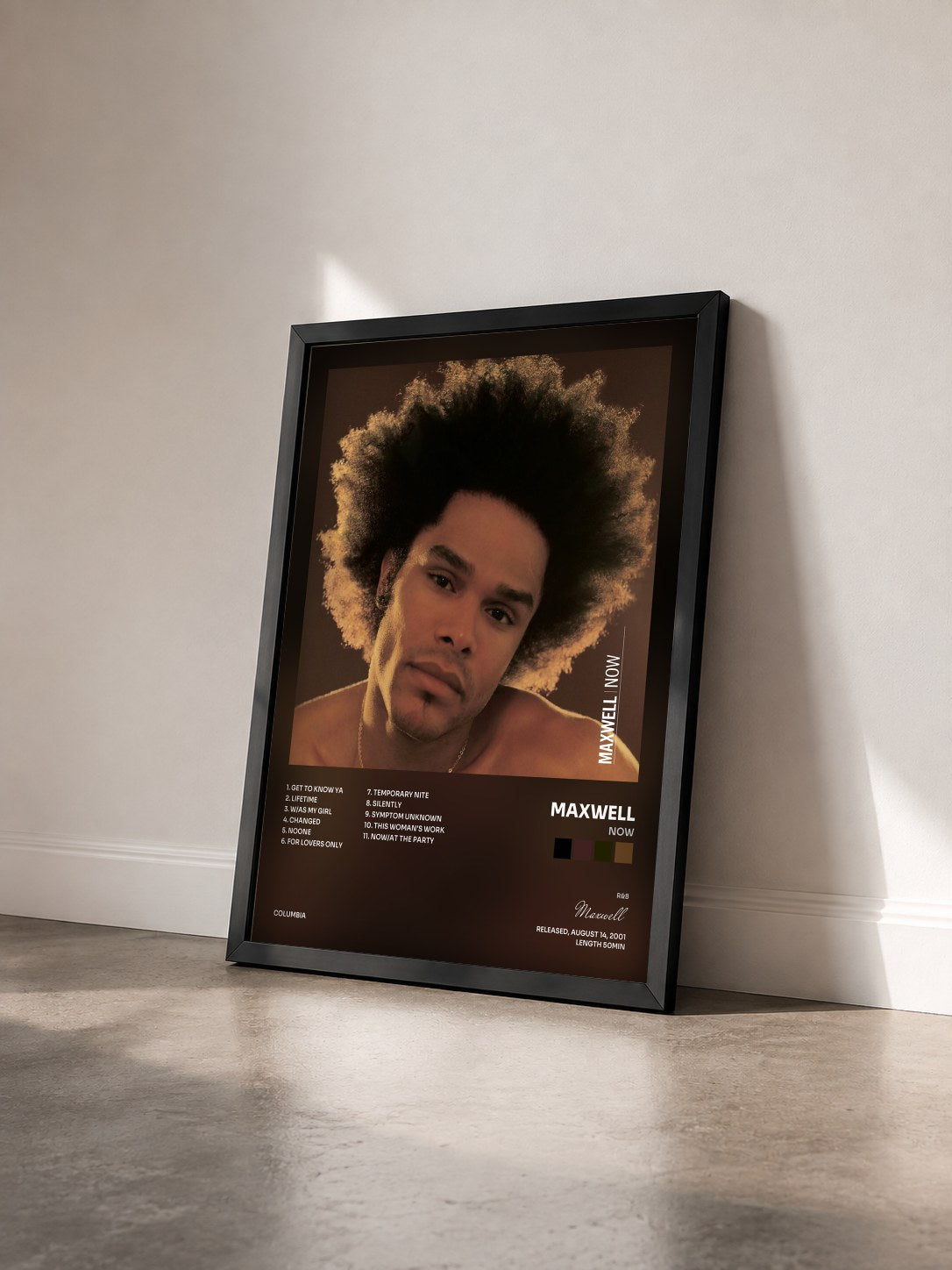 #noir Tableau de l'album Now de Maxwell vu de trois quarts, cadre noir