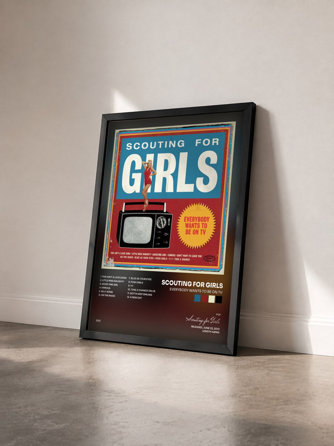#noir Tableau de l'album Everybody Wants To Be On TV de Scouting for Girls vu de trois quarts, cadre noir