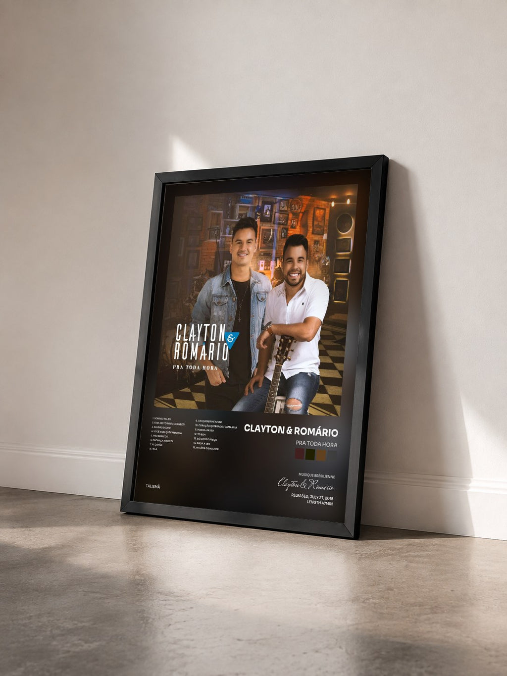 #noir Tableau de l'album Pra Toda Hora de Clayton & Romário vu de trois quarts, cadre noir
