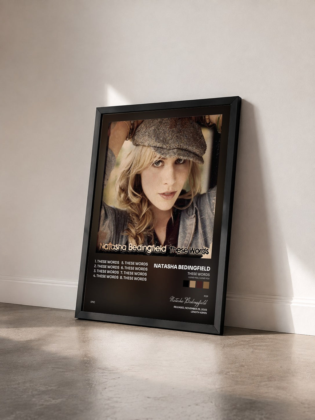 #noir Tableau de l'album These Words (I Love You, I Love You) de Natasha Bedingfield vu de trois quarts, cadre noir