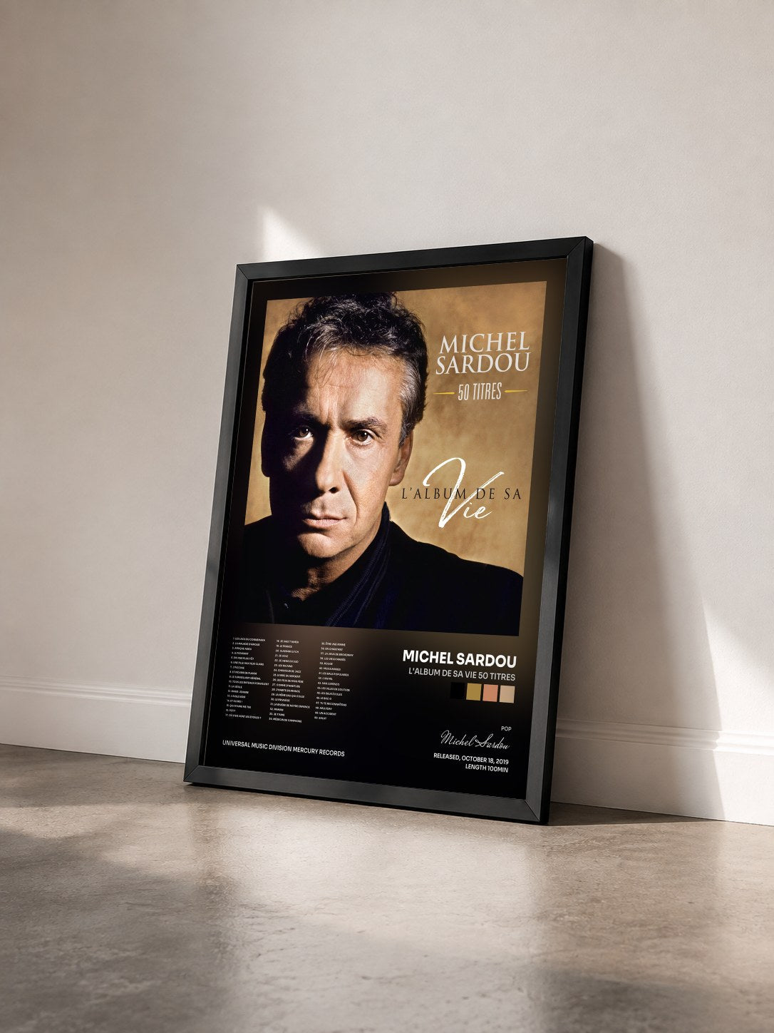 #noir L'album de sa vie 50 titres de Michel Sardou en lámina enmarcada vista de tres cuartos, marco negro