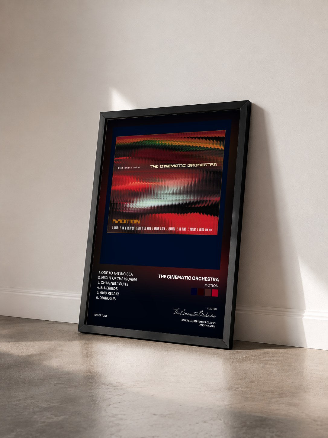 #noir Tableau de l'album Motion de The Cinematic Orchestra vu de trois quarts, cadre noir