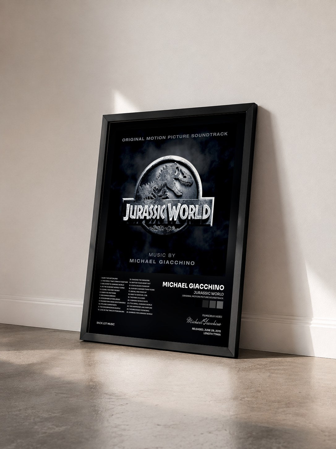 #noir Tableau de l'album Jurassic World (Original Motion Picture Soundtrack) de Michael Giacchino vu de trois quarts, cadre noir