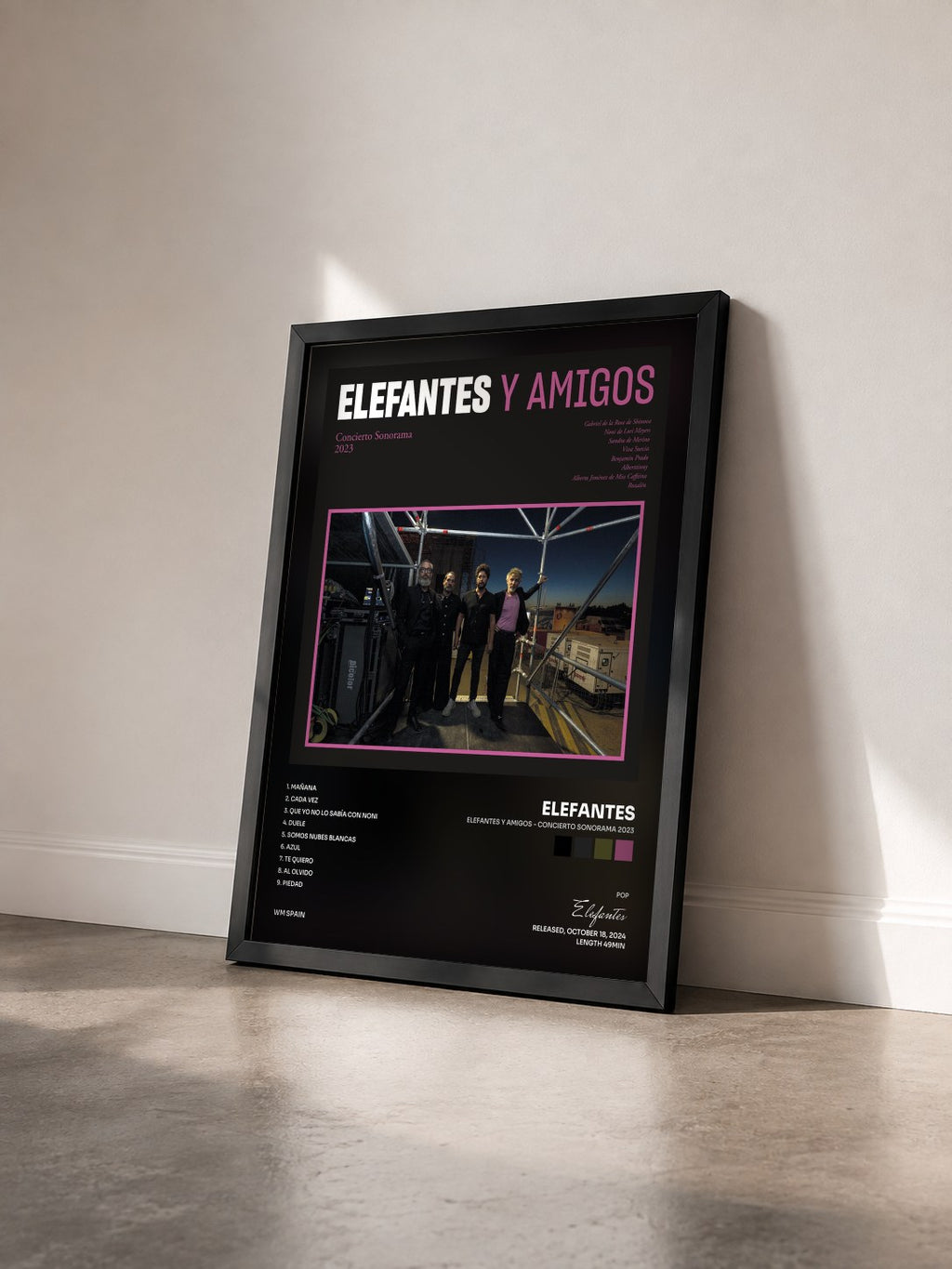 #noir Tableau de l'album Elefantes y Amigos - Concierto Sonorama 2023 de Elefantes vu de trois quarts, cadre noir
