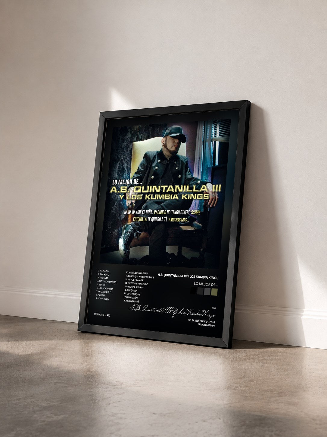 #noir Tableau de l'album Lo Mejor De... de A.B. Quintanilla III Y Los Kumbia Kings vu de trois quarts, cadre noir