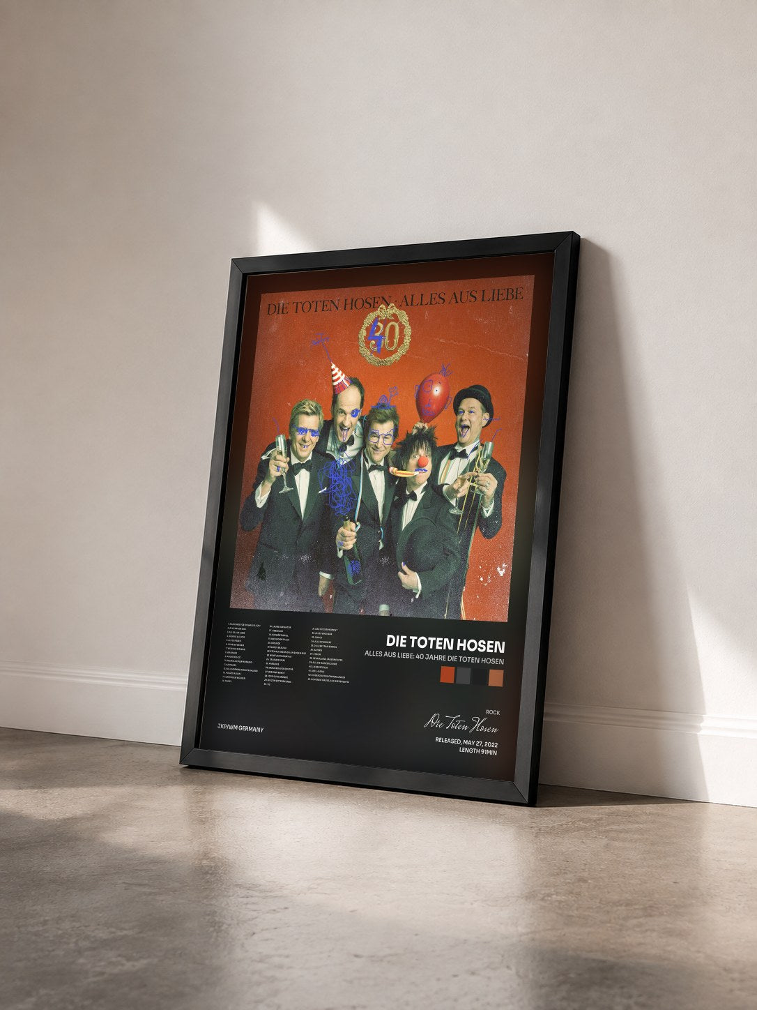 #noir Tableau de l'album Alles aus Liebe: 40 Jahre Die Toten Hosen de Die Toten Hosen vu de trois quarts, cadre noir