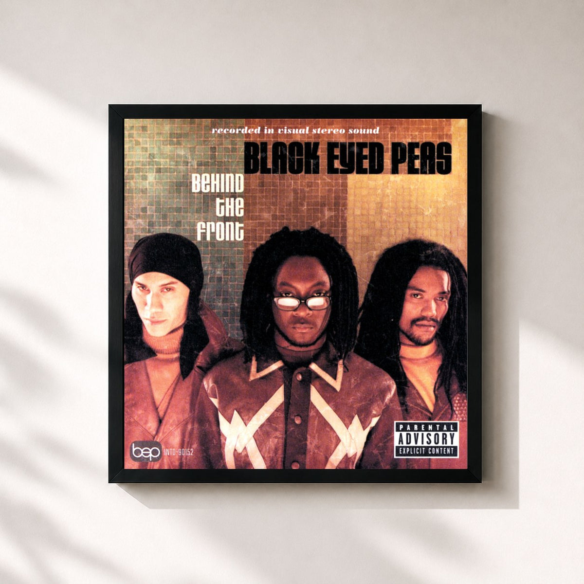 #noir Behind The Front von Black Eyed Peas als quadratischer Kunstdruck, schwarzer Rahmen 32x32 cm