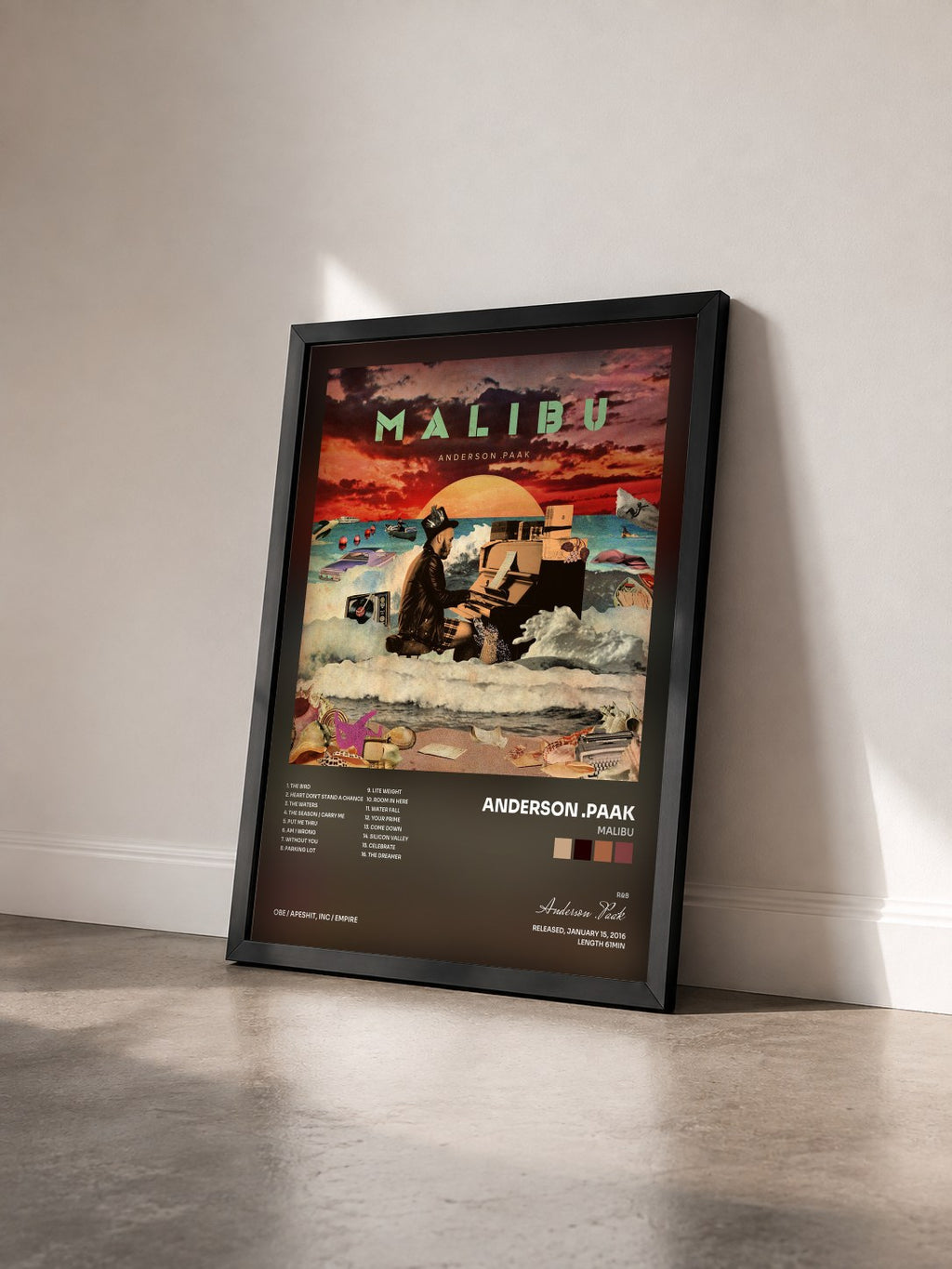#noir Malibu von Anderson .Paak als gerahmter Kunstdruck von schräg gesehen, schwarzer Rahmen