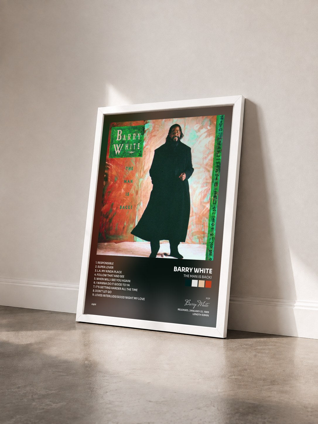 #blanc The Man Is Back! de Barry White en lámina enmarcada vista de tres cuartos, marco blanco
