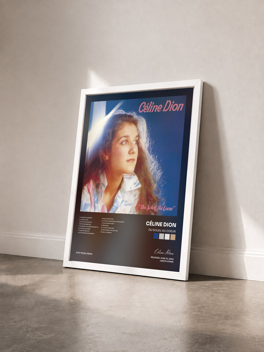 #blanc Du soleil au coeur di Céline Dion in stampa incorniciata vista di tre quarti, cornice bianca