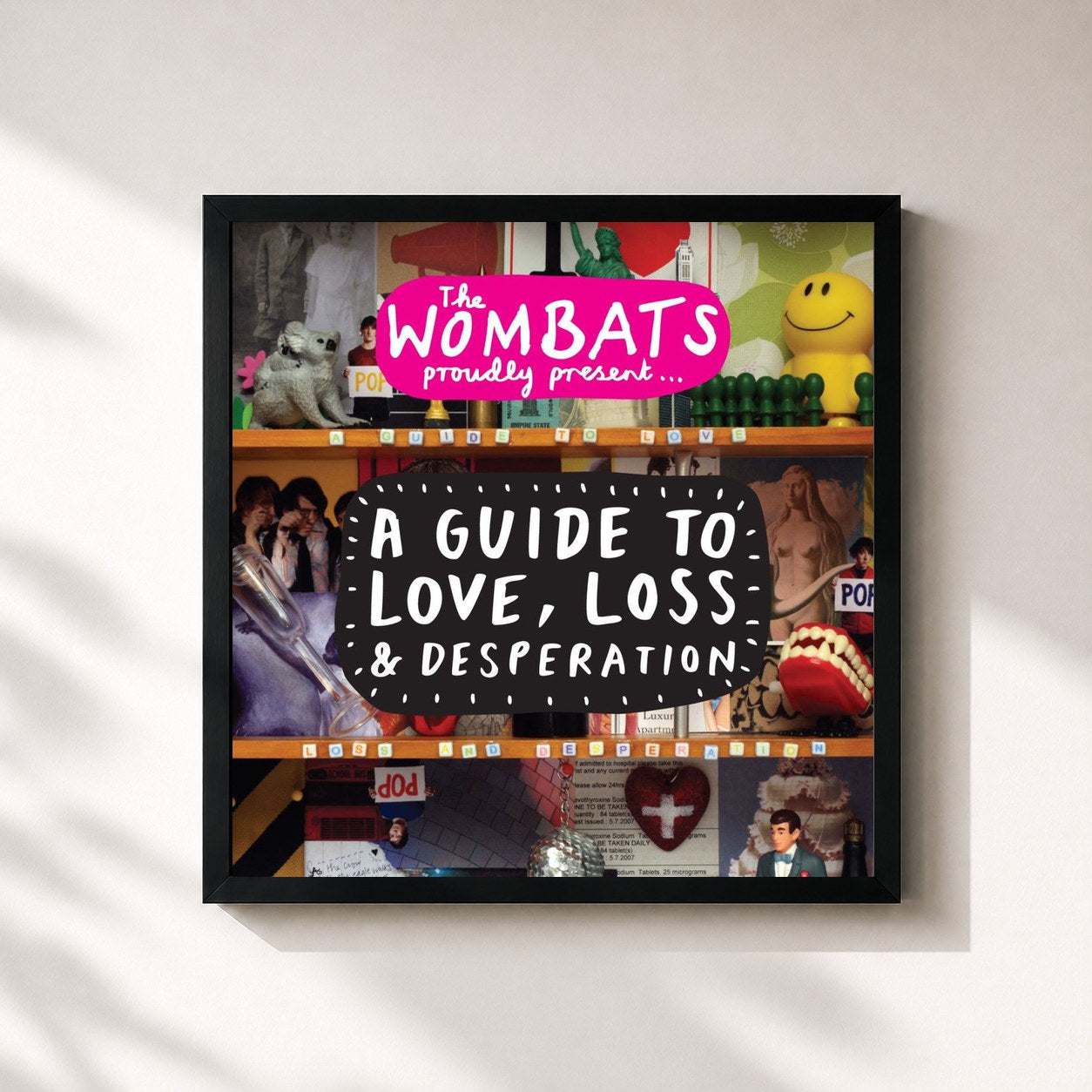 #noir Tableau carré de l'album Proudly Present... A Guide to Love, Loss & Desperation de The Wombats, cadre noir 32x32 cm