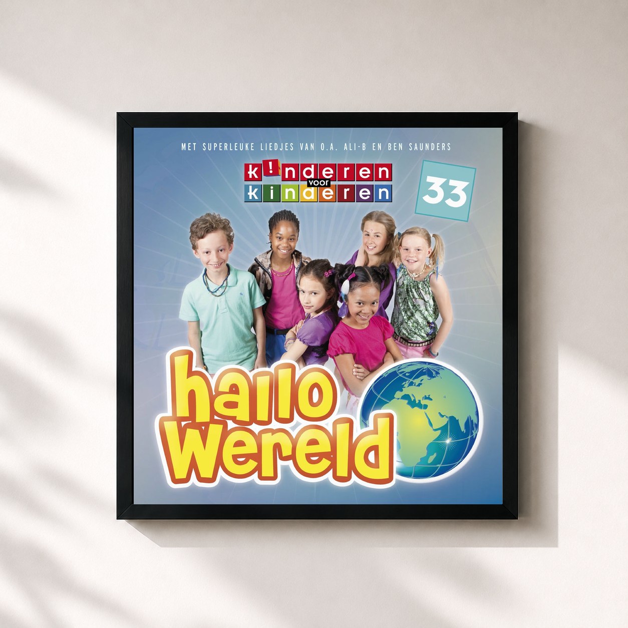#noir Tableau carré de l'album Hallo Wereld (33) de Kinderen Voor Kinderen, cadre noir 32x32 cm