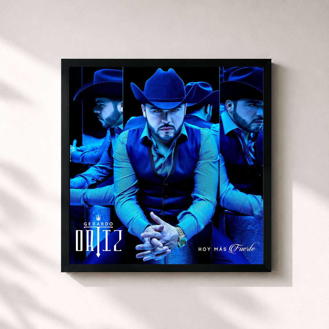 #noir Tableau carré de l'album Hoy Más Fuerte de Gerardo Ortiz, cadre noir 32x32 cm