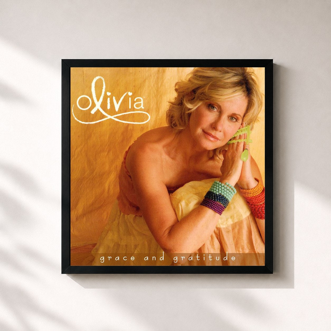 #noir Tableau carré de l'album Grace And Gratitude de Olivia Newton-John, cadre noir 32x32 cm