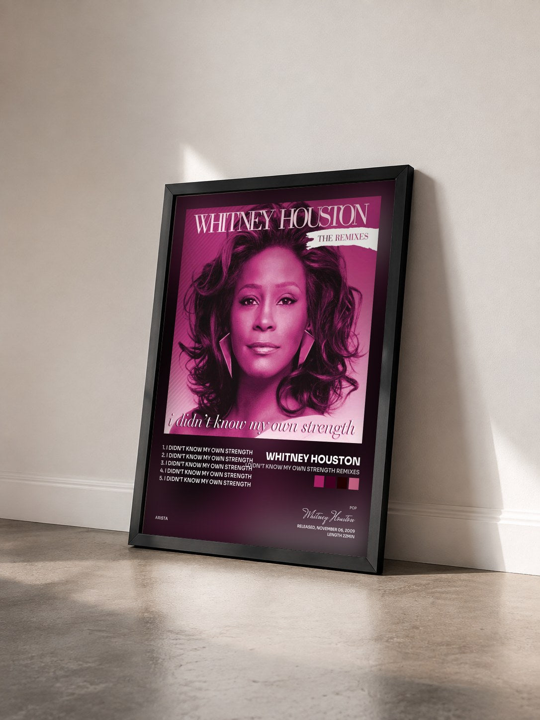 #noir Tableau de l'album I Didn't Know My Own Strength Remixes de Whitney Houston vu de trois quarts, cadre noir