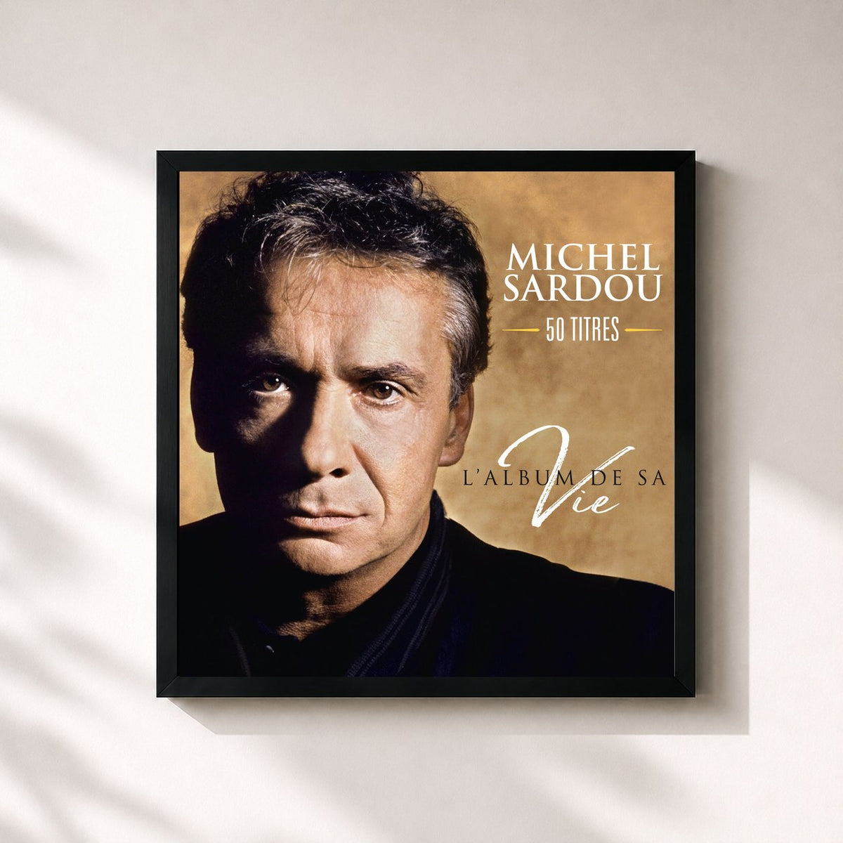 #noir L'album de sa vie 50 titres de Michel Sardou en lámina cuadrada enmarcada, marco negro de 32x32 cm
