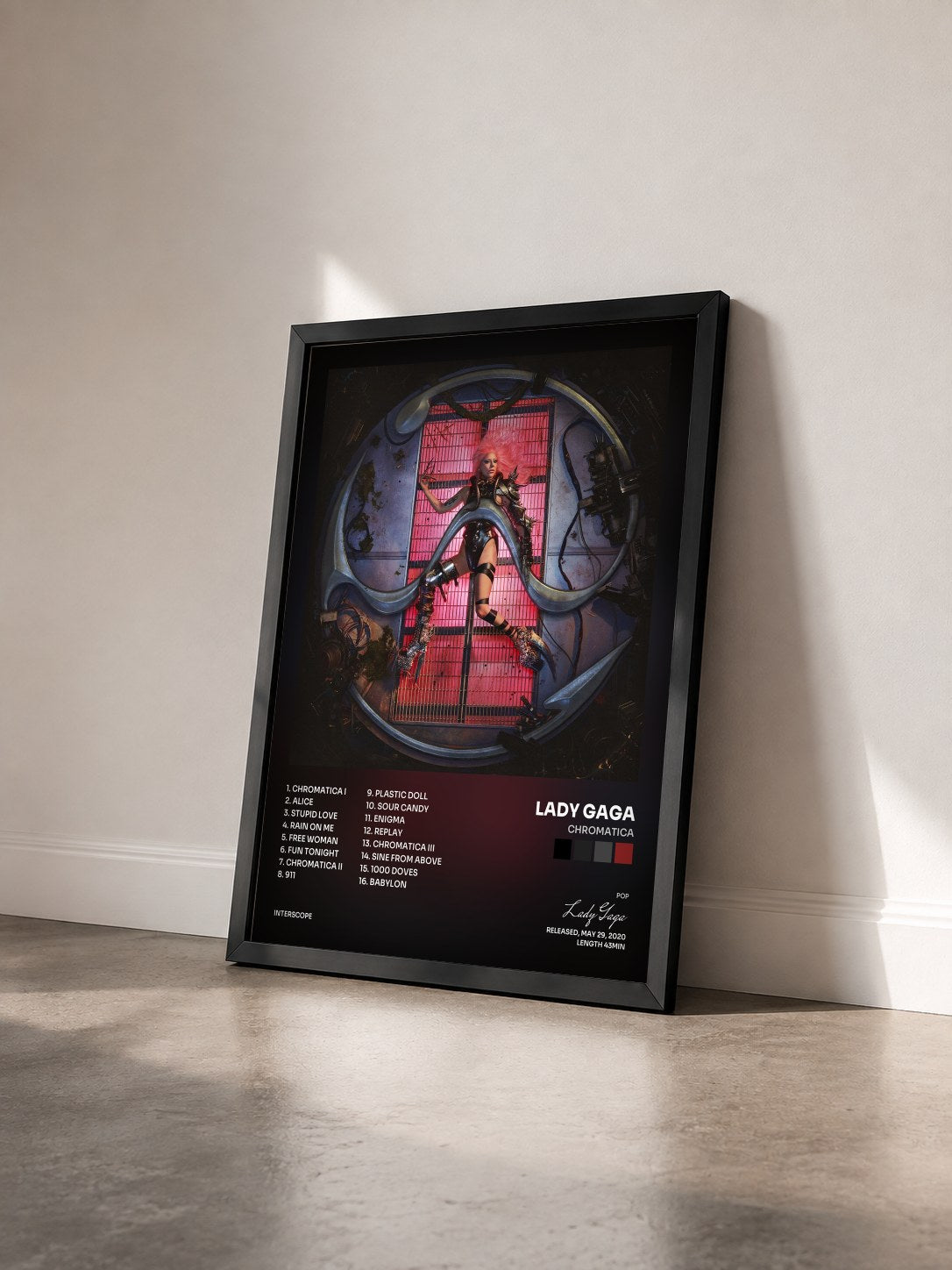 #noir Tableau de l'album Chromatica de Lady Gaga vu de trois quarts, cadre noir