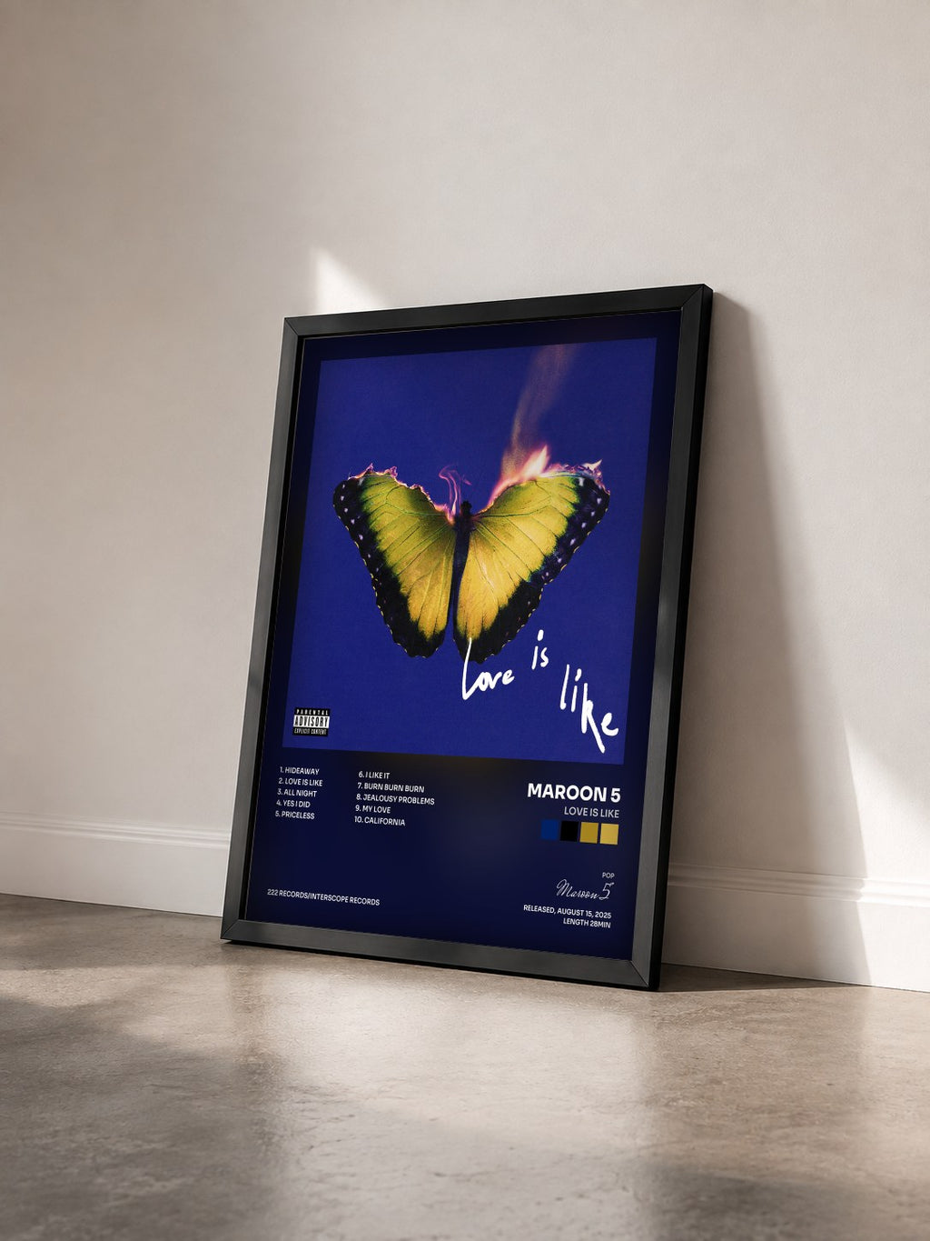 #noir Tableau de l'album Love Is Like de Maroon 5 vu de trois quarts, cadre noir