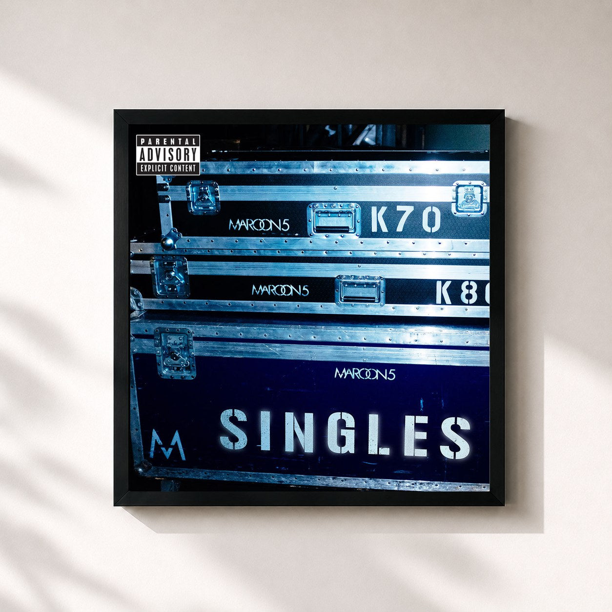 #noir Singles de Maroon 5 en lámina cuadrada enmarcada, marco negro de 32x32 cm