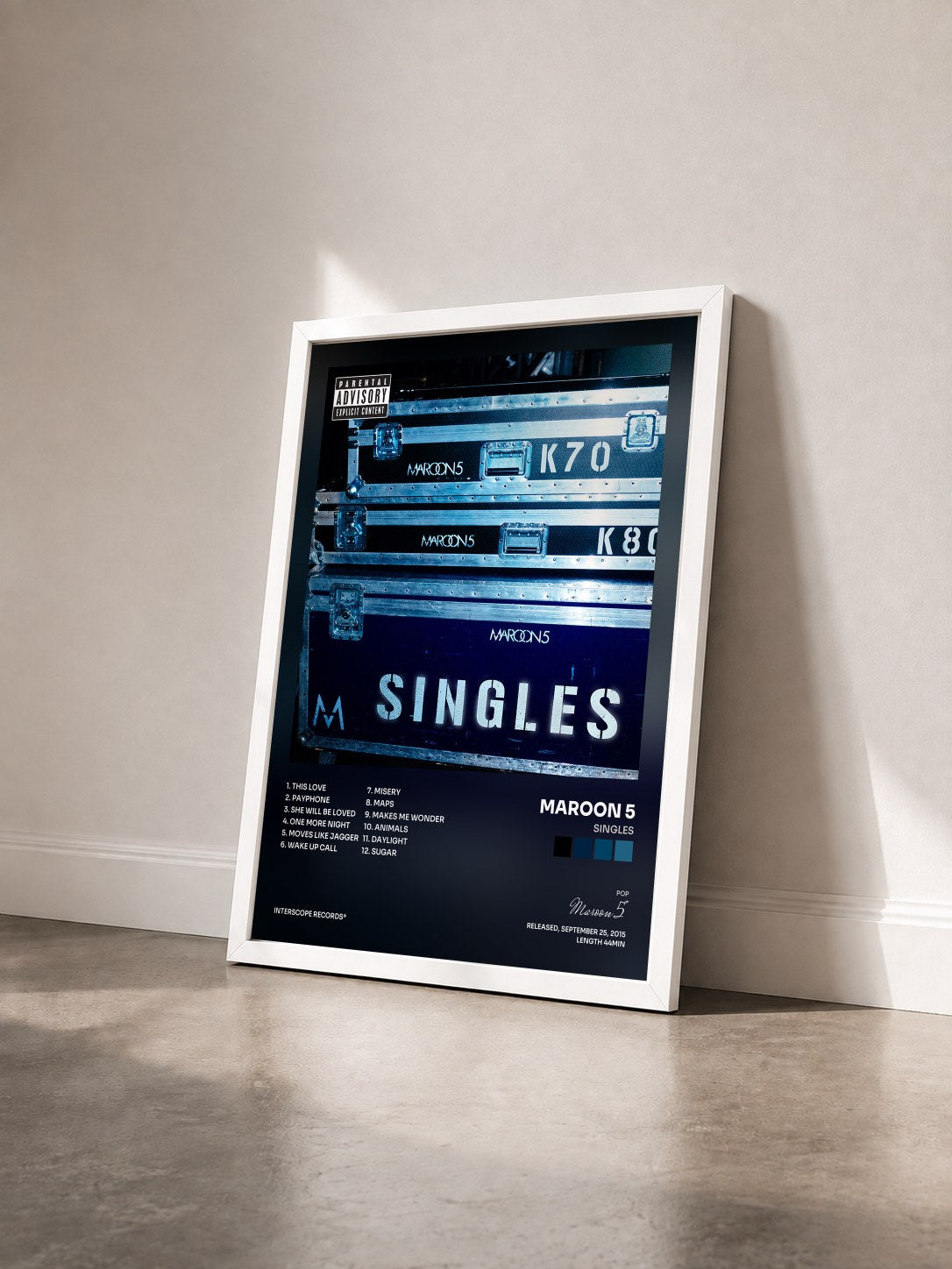 #blanc Singles de Maroon 5 en lámina enmarcada vista de tres cuartos, marco blanco