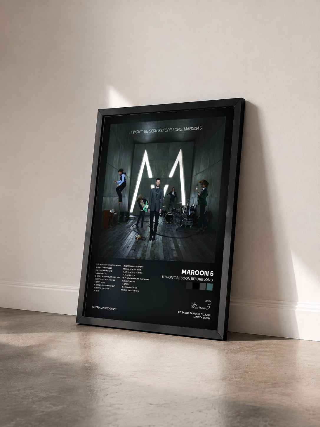 #noir Tableau de l'album It Won't Be Soon Before Long de Maroon 5 vu de trois quarts, cadre noir
