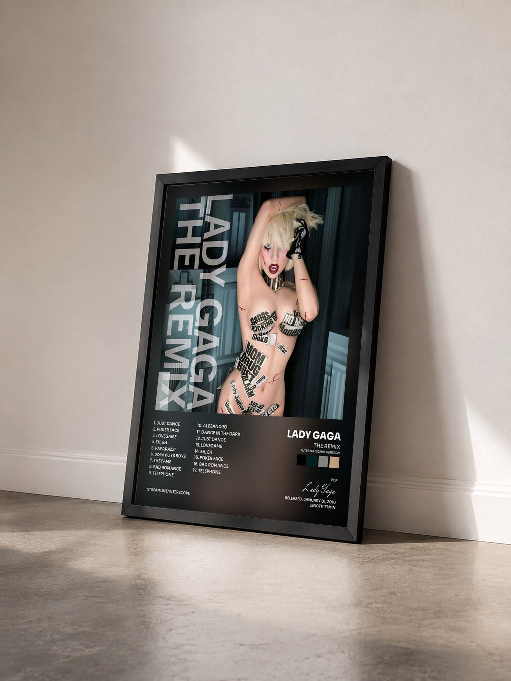 #noir Tableau de l'album The Remix (International Version) de Lady Gaga vu de trois quarts, cadre noir