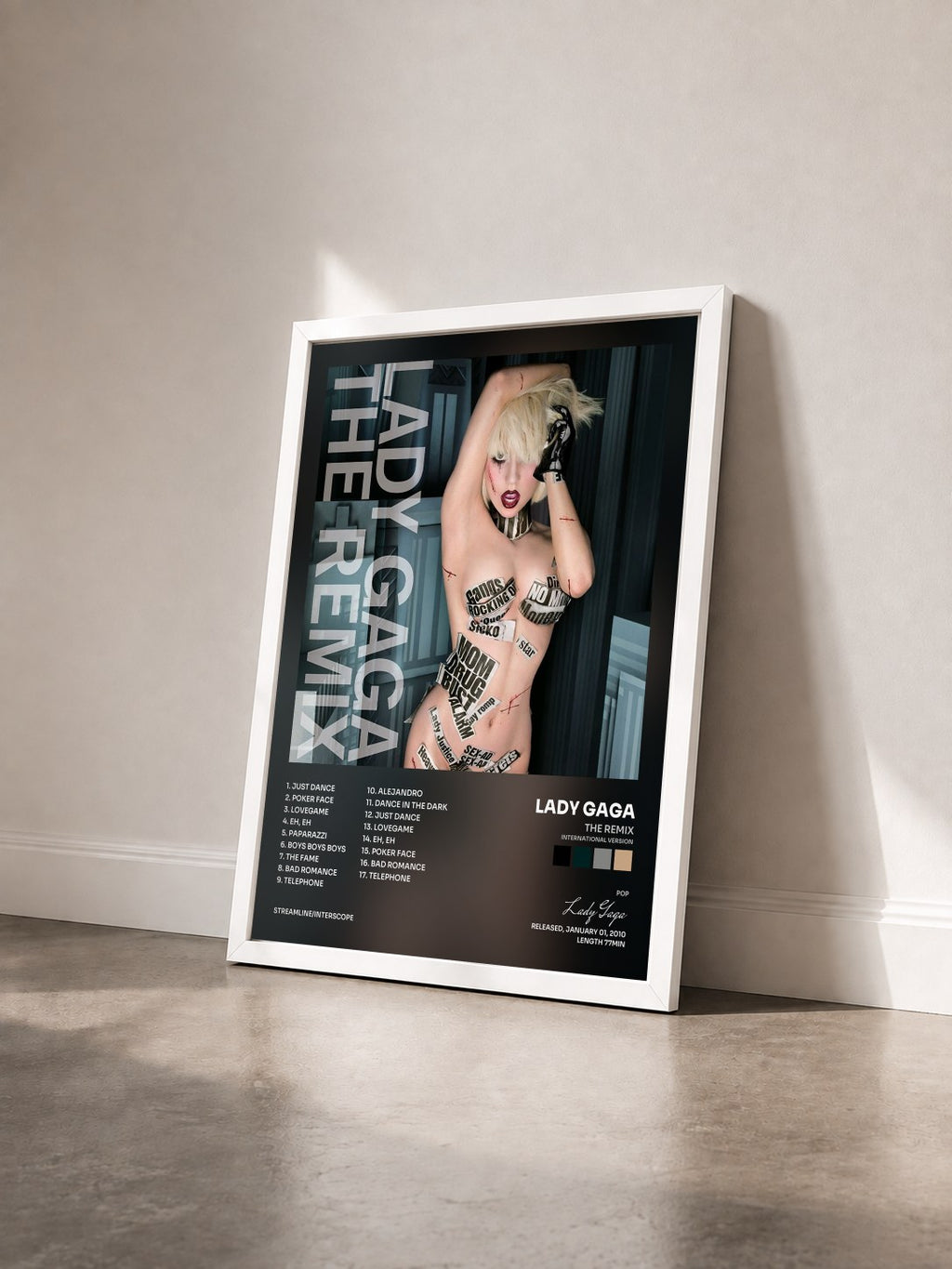 #blanc Tableau de l'album The Remix (International Version) de Lady Gaga vu de trois quarts, cadre blanc