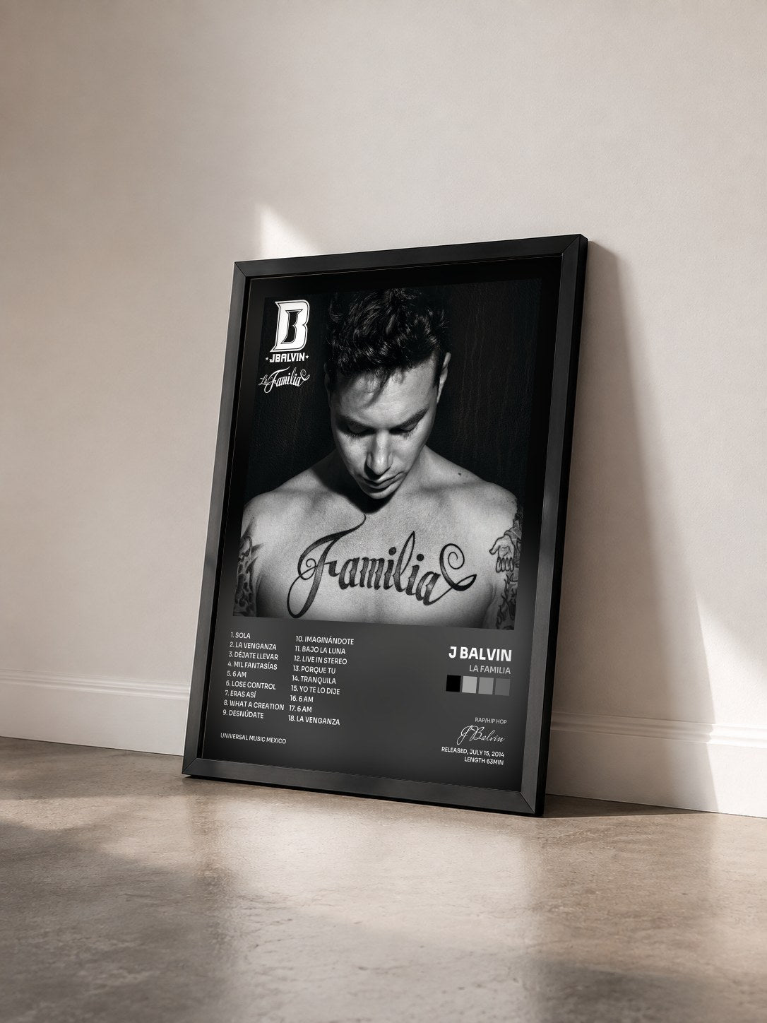 #noir Tableau de l'album La Familia de J Balvin vu de trois quarts, cadre noir