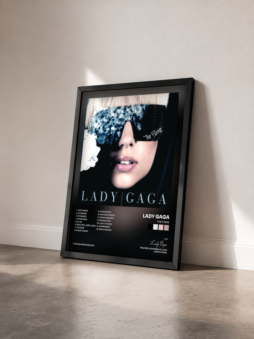 #noir Tableau de l'album The Fame de Lady Gaga vu de trois quarts, cadre noir