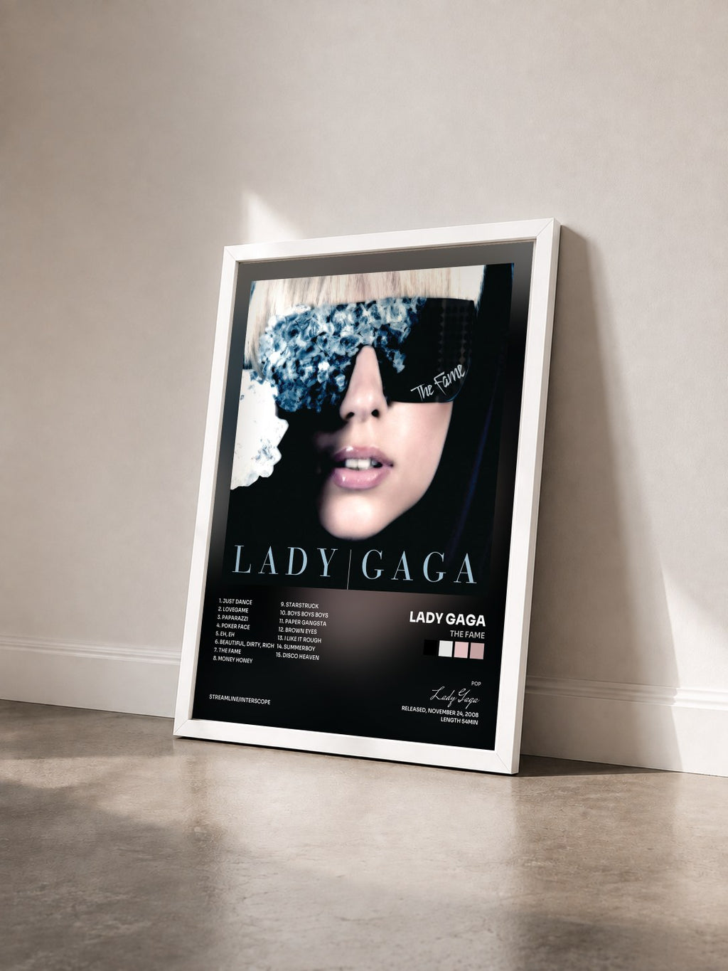 #blanc Tableau de l'album The Fame de Lady Gaga vu de trois quarts, cadre blanc