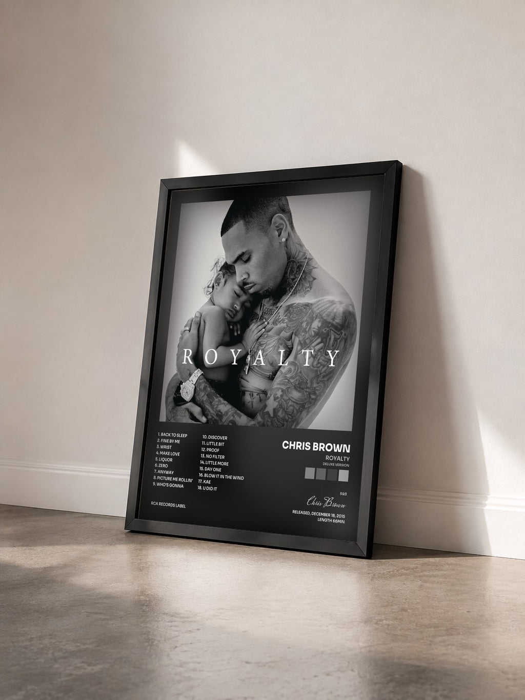 #noir Tableau de l'album Royalty (Deluxe Version) de Chris Brown vu de trois quarts, cadre noir