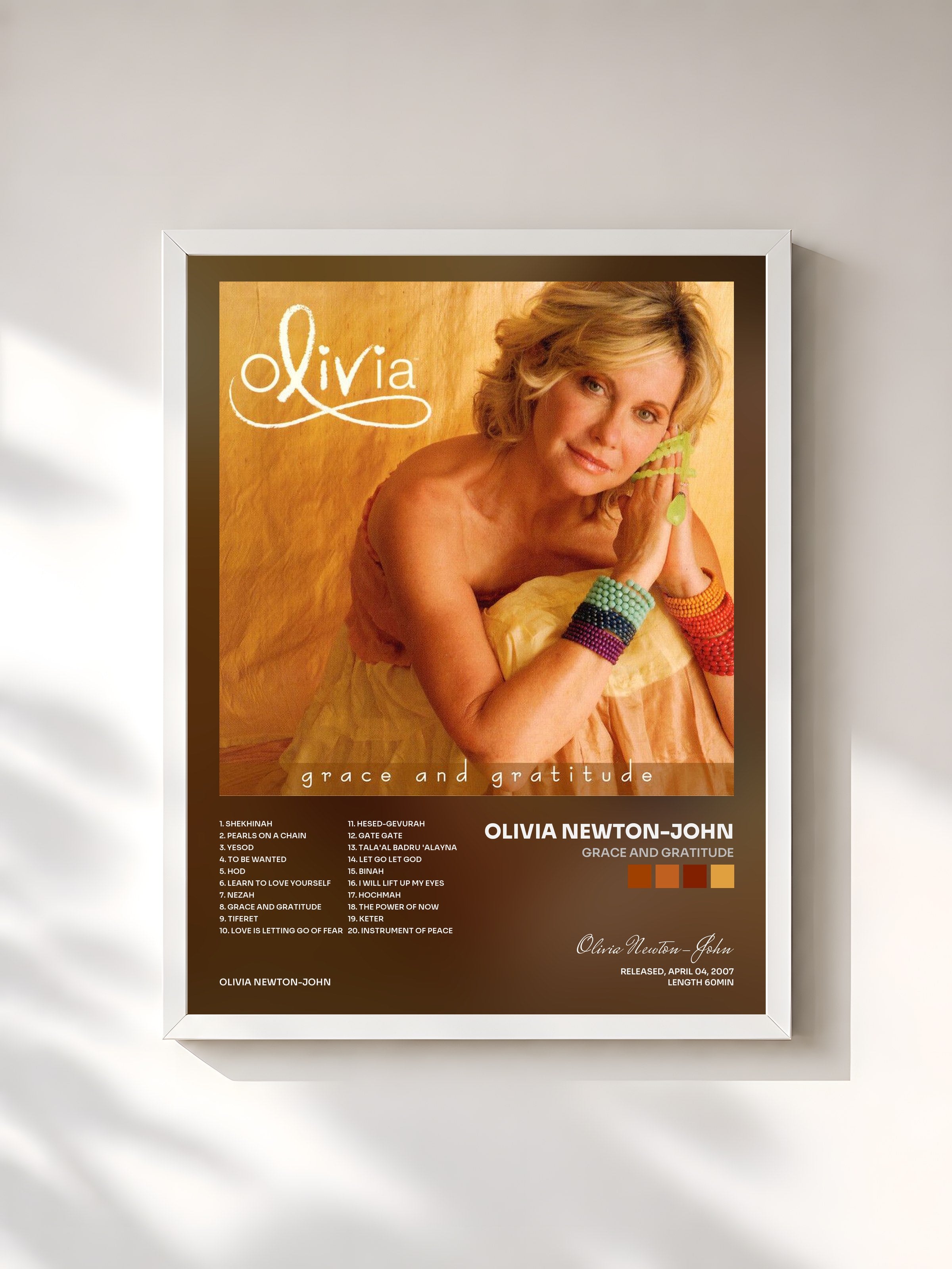 #blanc Tableau de l'album Grace And Gratitude de Olivia Newton-John, cadre blanc, imprimé et encadré en France