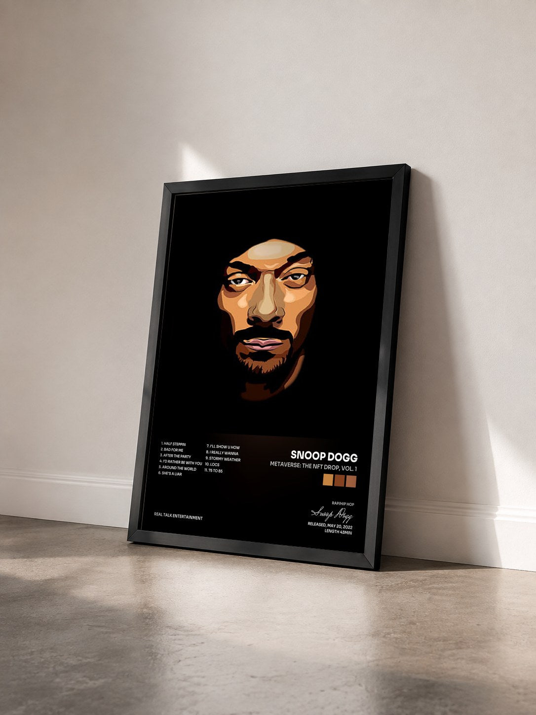 #noir Tableau de l'album Metaverse: The NFT Drop, Vol. 1 de Snoop Dogg vu de trois quarts, cadre noir