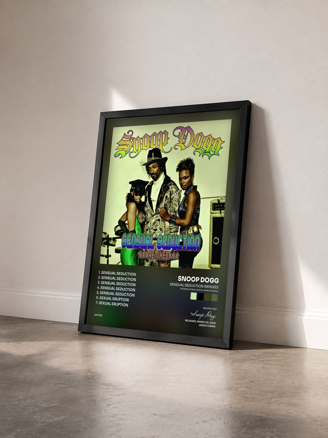 #noir Tableau de l'album Sensual Seduction Remixes (International Digital Remix Bundle) de Snoop Dogg vu de trois quarts, cadre noir