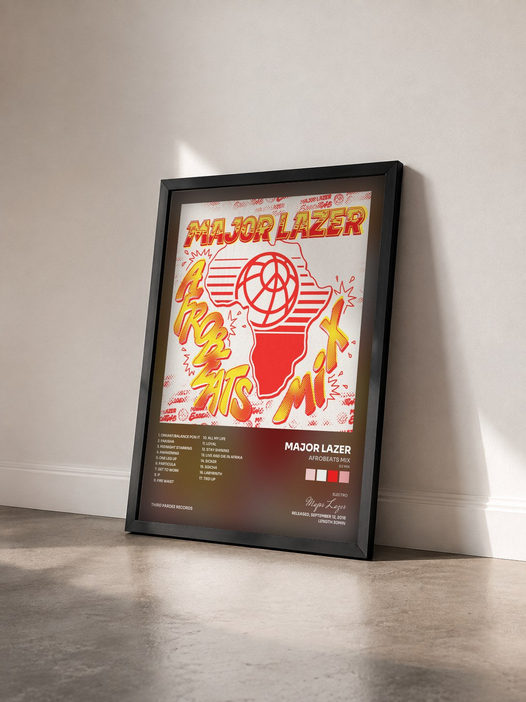 #noir Tableau de l'album Afrobeats Mix (DJ Mix) de Major Lazer vu de trois quarts, cadre noir