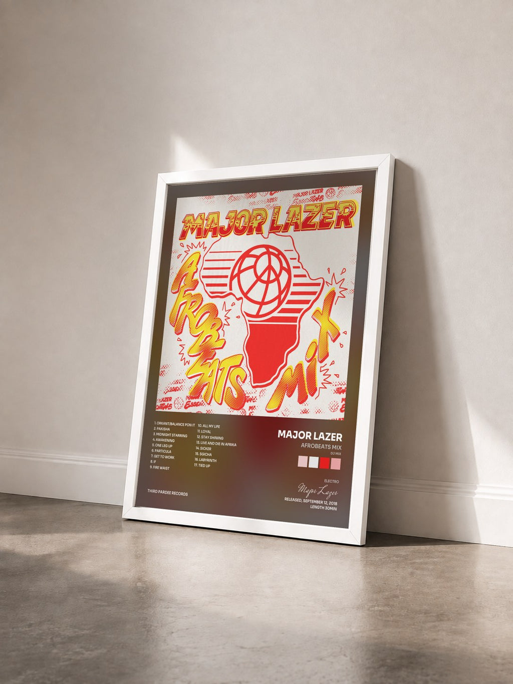 #blanc Tableau de l'album Afrobeats Mix (DJ Mix) de Major Lazer vu de trois quarts, cadre blanc